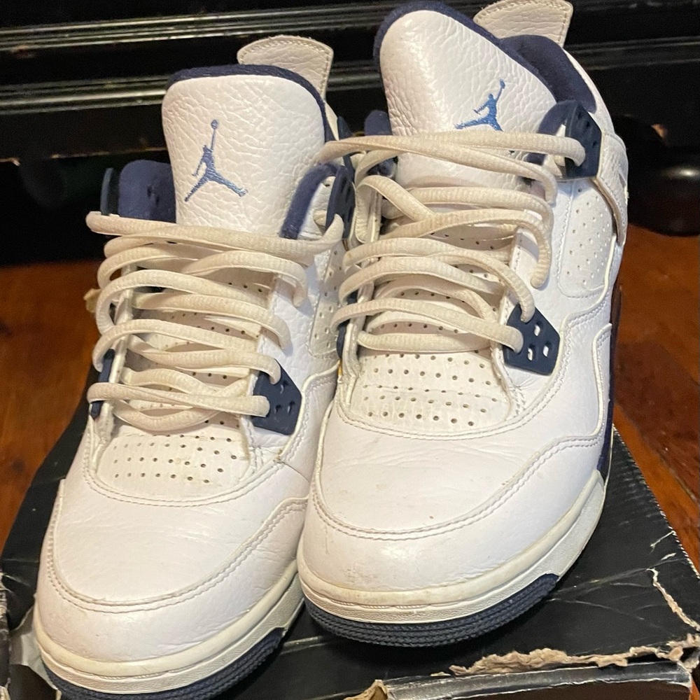 Jordan 4s 
 Kids 
White and Navy